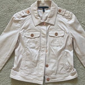 Color: light pink cream